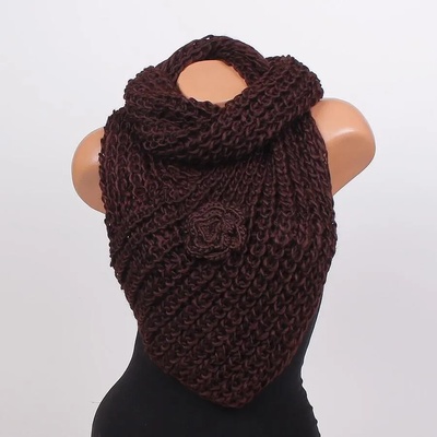 Плетена шал яка в тъмнокафяво с роза