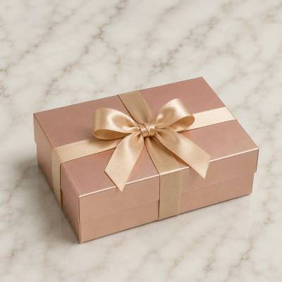 DressBottle Magnetická dárková krabička s víkem a mašlí Rose gold / 33x25x11,5 cm