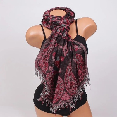 Дамски шал в тъмночервено и черно с цветя и орнаменти