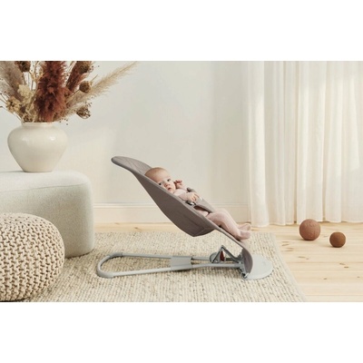 Babybjörn Bliss Sand Grey Woven Petal, svetlo sivá konštrukcia