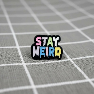 Pinarna Stay weird / Zůstaň divný(á)