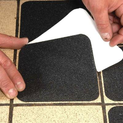 VMBal Protišmyková dlaždica 140 x 140 mm čierna