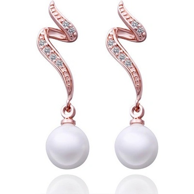 Стилни обеци с перли