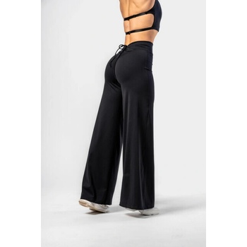 Nebbia Deni x NEBBIA Flared nohavice s vysokým pásom 312 čierne