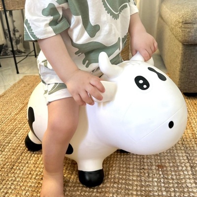 KidZZfarm KidZZfarm: Играчка за скачане "Кравичката Бела" Бяла с черно (KMC150501)