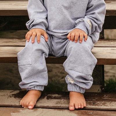 Šedé dětské teplákové kalhoty s kapsami kolekce Simply Comfy
