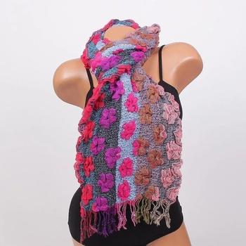 Image 1 of Шарен дамски шал с ефектни цветя и ресни