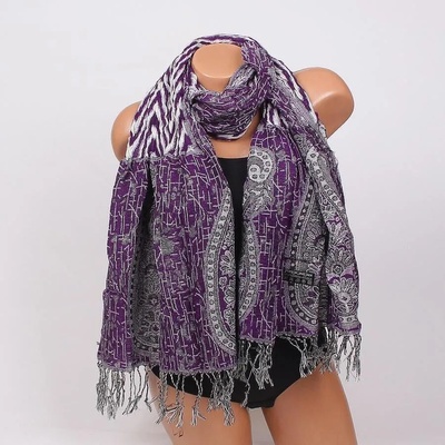 Стилен шал в лилаво и сребристи орнаменти