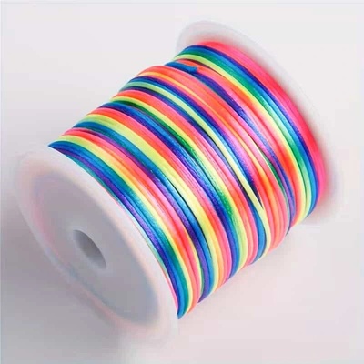 Lesklá nylonová šňůrka na ozdobení účesu - 1,5mm, 50m Barva: multicolor - duhová
