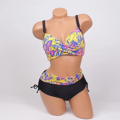 Макси бански в черно със свеж флорален десен - чашка b