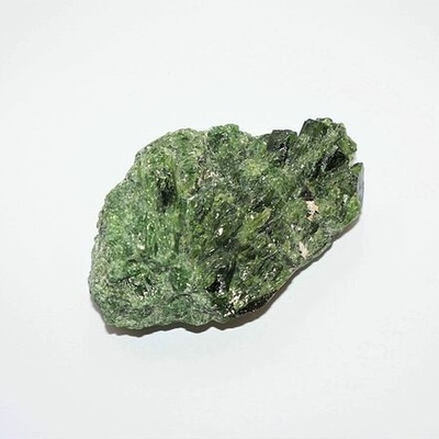 Rymer Vykuřovadla CHROMDIOPSID surový 2 4 x 1 x 4,7 cm 37 g