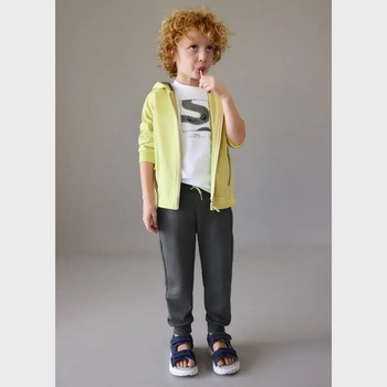 Mayoral Анцуг 3части жълтозелен суичър, тениска в бяло с графитен спортен панталон за мини момче Mayoral