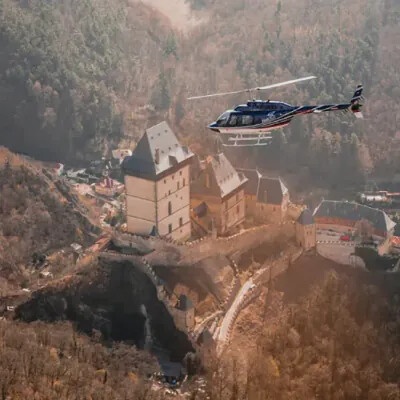 Let vrtuľníkom nad pamiatkami