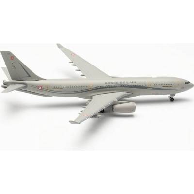 Herpa A330-243MRTT Armée de l'Air French Air Force ERVTS 01.031 “Bretagne” Escadron de ravitaillement en vol et de transport stratégique Istres-Le Tubé Air Base 1:500