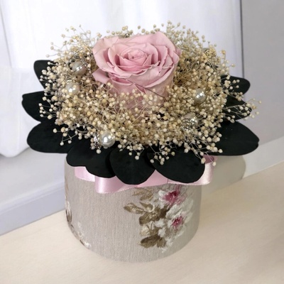 Stabilizované kvety v romantickom flower boxe
