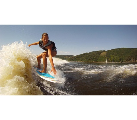 Wakesurfing