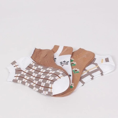 Комплект дамски чорапи в кафяво с цветя и фигури