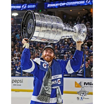 Fanatics Fotografie Brayden Point Tampa Bay Lightning NHL 2021 Stanley Cup Champions Raising Cup Photograph 8" x 10"