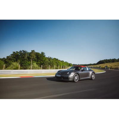 Jazda v Porsche 911 Carrera na polygóne