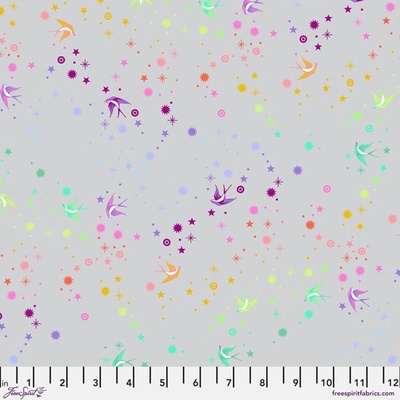 Bavlněná látka vlaštovky šedá | Tula Pink – Fairy Dust – Fog