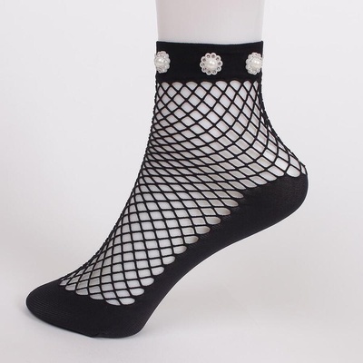 Къси мрежести чорапи в черно с бели цветя