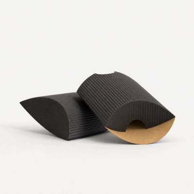 Krabičky ve tvaru polštářku z vlnitého papíru - 162 x 114 mm (C6) - Černá
