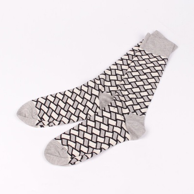 Мъжки памучни чорапи в сив цвят с преплетени фигури