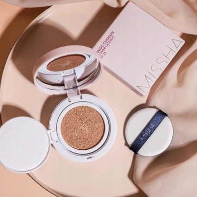 Missha - Magic Cushion Cover Lasting SPF50+/PA+++ - Hydratačný a rozjasňujúci make-up v hubke s ochranným filtrom 23 Natural Medium Beige 15 g