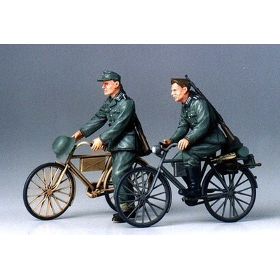 Tamiya German soldiers w. bicycle 1:35