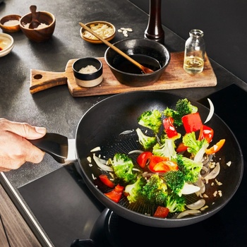 Tefal pánev Unlimited Wok pánev 28 cm