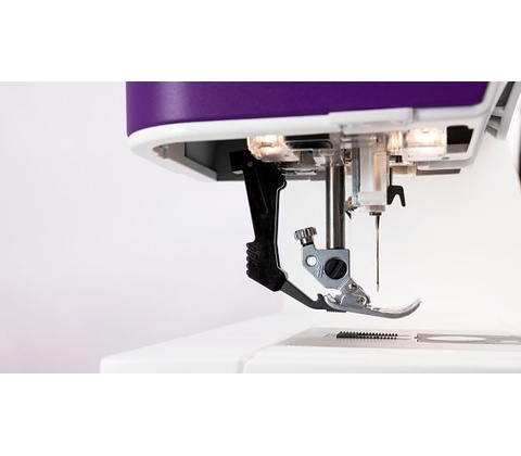 Pfaff Expression 710