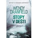 Stopy v dešti