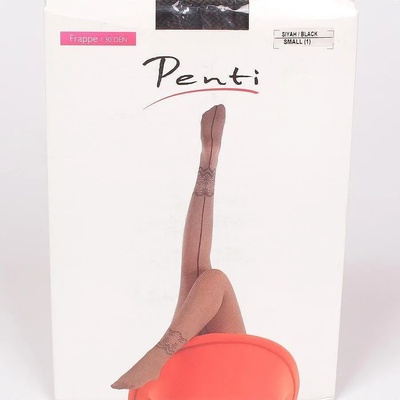 Стилен чорапогащник в черно с цветя - 30 den