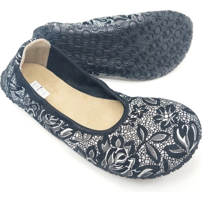 Jampi Sisi černobílé kytky