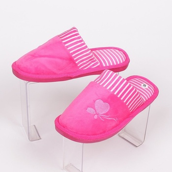 Дамски пухкави пантофи в цикламен цвят с райе и бродирано сърце