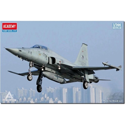 Academy KF-5 E Tiger II 1:144