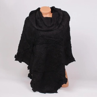 Стилно плетено пончо в черно с качулка