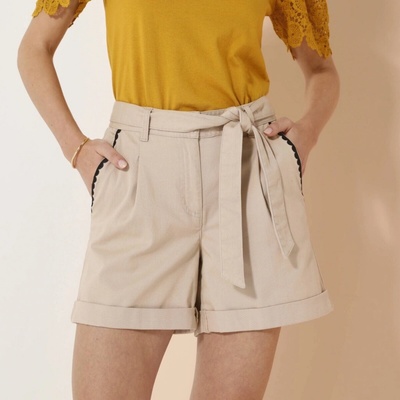 Šortky s výšivkou na kapsách a odnímatelným páskem písková