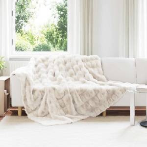 Pure Line Home Луксозно покривало за легло тип заешка кожа Olite, бяло