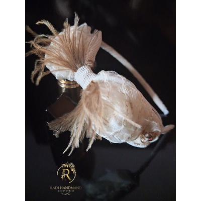 Radi handmade Диадема панделка екрю с бежави пера (994)