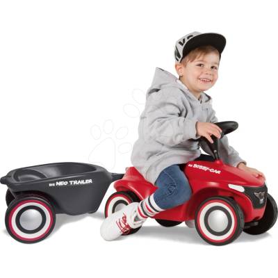BIG Set Bobby Car Neo červené zvukové s 3vrstvými gumovými koly a oválný přívěs s měnitelnými barevnými ráfky
