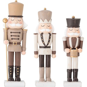 Bloomingville Коледни фигурки в комплект 3 бр. от полирезин (височина 27 cm) Darryl - Bloomingville (82072144)