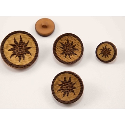 Gombík so spodným prišitím - alpská pleseň - imitácia dreva - priemer 2,7 cm
