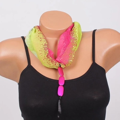 Свежо фишу-колие в зелено и розово с висулки