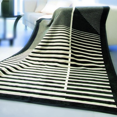 SCANquilt pléd Velur proužky černá střední 150x200