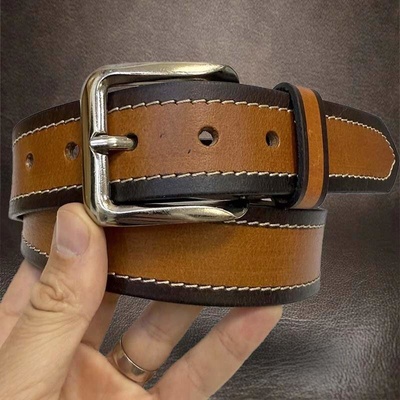 Pánský prošívaný kožený pásek COMBO Leather sv. hnědá tm. hnědá s monogramem ražba Luxusní pánský kožený pásek s vlastním monogramem