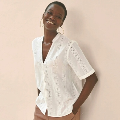 Halenka s madeirou krátkými rukávy a tuniským výstřihem bílá – Zboží Dáma