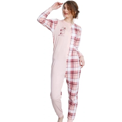 Дамска пижама гащеризон в розово с кариран десен