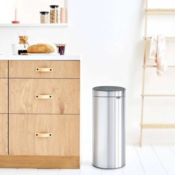 Brabantia 30 л. кош за боклук в цвят матиран инокс Brabantia от серия Touch Bin New (650011)