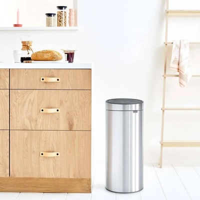 Brabantia 30 л. кош за боклук в цвят матиран инокс Brabantia от серия Touch Bin New (650011)